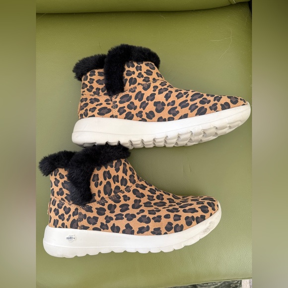 Skechers Women's On-the-Go Chukka Boot 7 - Picture 3 of 8